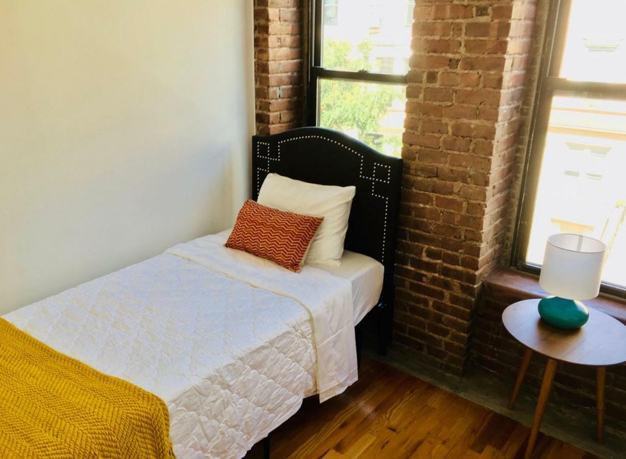 Two Bedroom Harlem Apartment นิวยอร์ก ภายนอก รูปภาพ